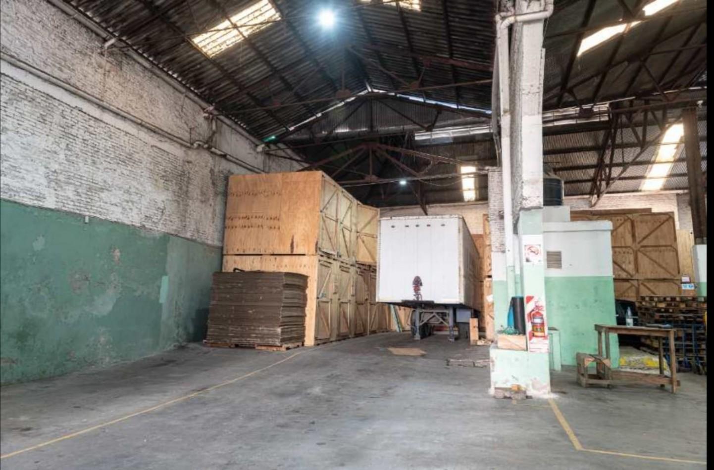 Foto de AVELLANEDA CENTRO - GALPON EN ALQUILER DE 1500 M2 N PLANTA BAJA MAS 200 M2 EN PLANTA ALTA, imagen 4