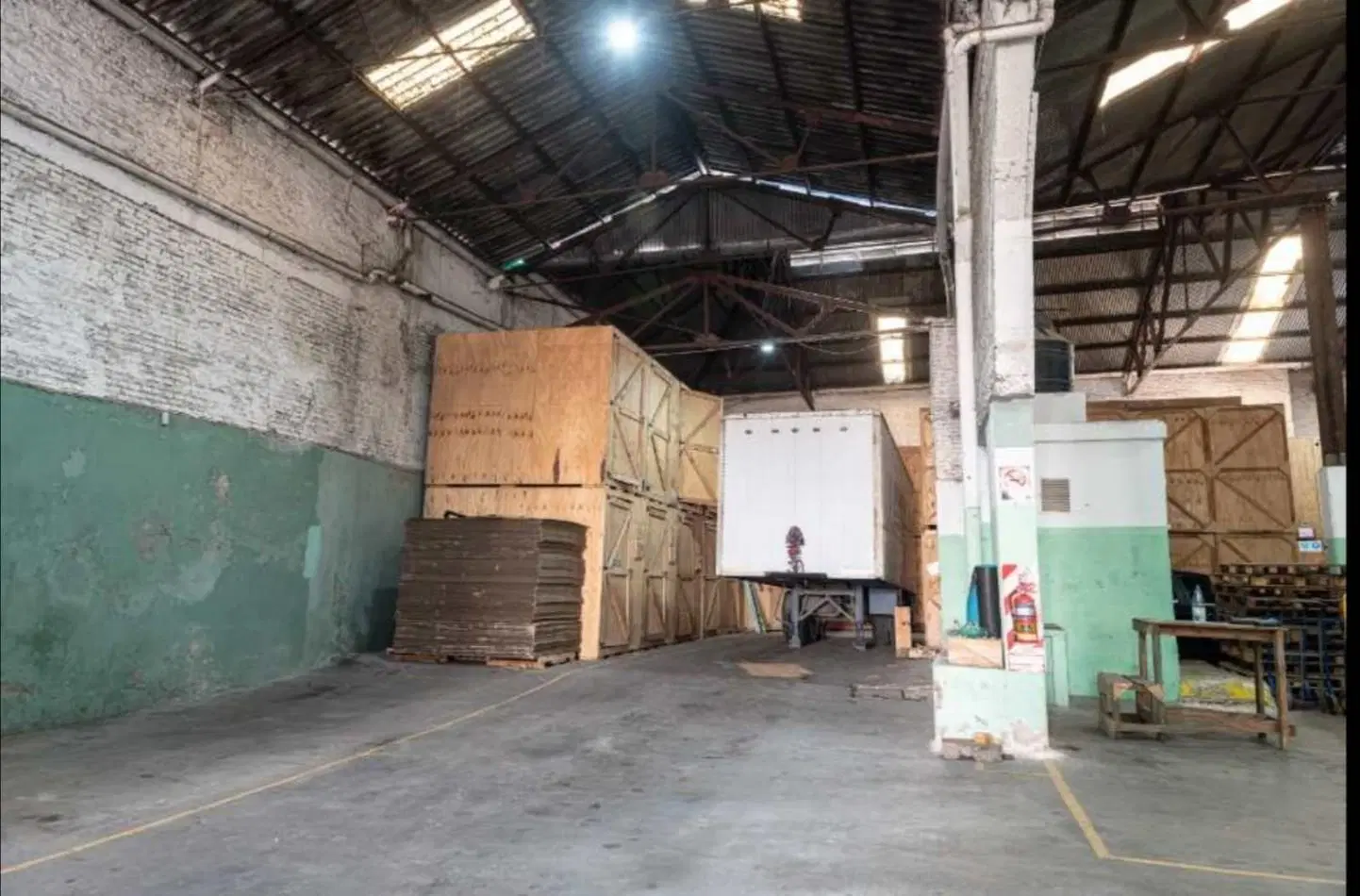 AVELLANEDA CENTRO - GALPON EN ALQUILER DE 1500 M2 N PLANTA BAJA MAS 200 M2 EN PLANTA ALTA 4
