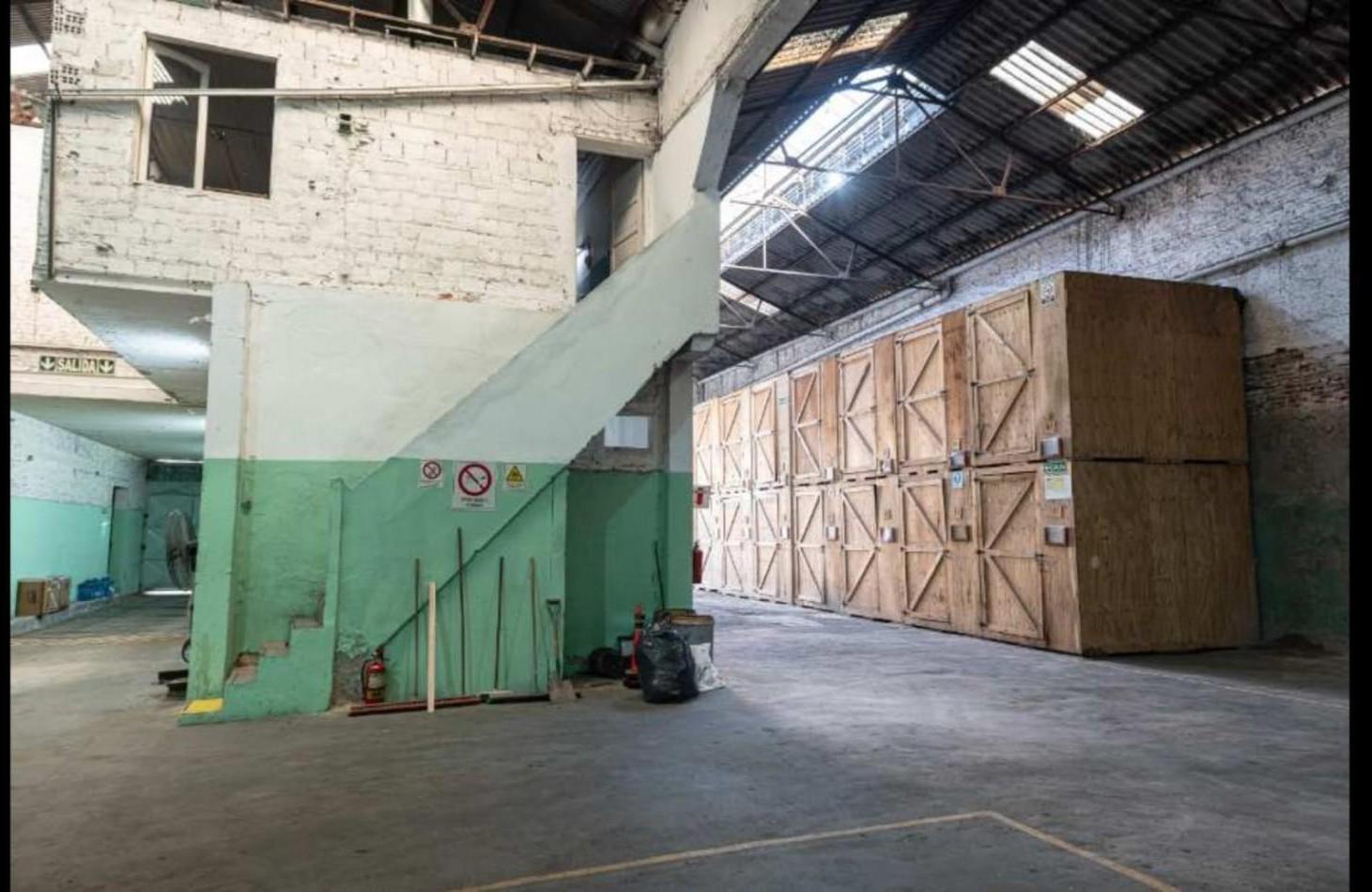 Foto de AVELLANEDA CENTRO - GALPON EN ALQUILER DE 1500 M2 N PLANTA BAJA MAS 200 M2 EN PLANTA ALTA, imagen 1