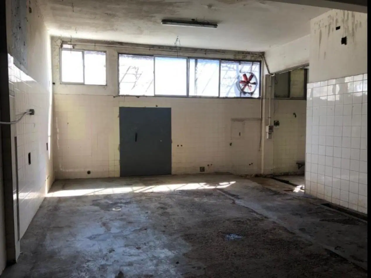 DEPOSITO EN ALQUILER DE 354 M2, CON ENERGIA TRIFASICA Y CAMARA DE FRIO 4