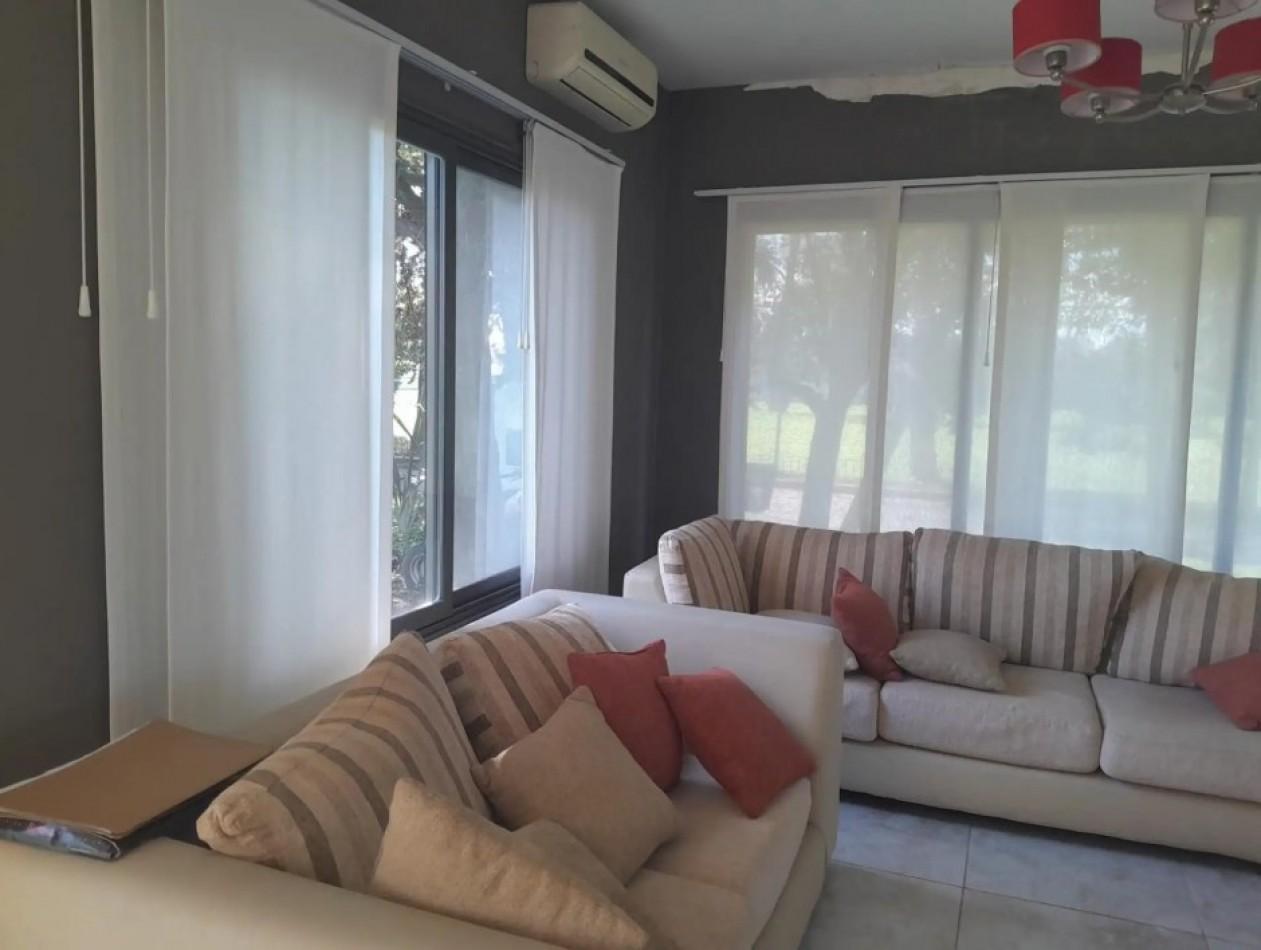 Foto de Moderna casa en esquina con 3 suites y vista al golf - Club de Campo, imagen 1