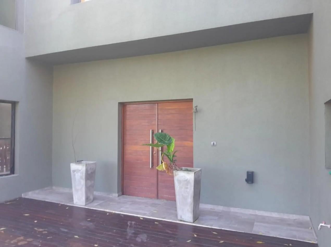 Foto de Moderna casa en esquina con 3 suites y vista al golf - Club de Campo, imagen 3