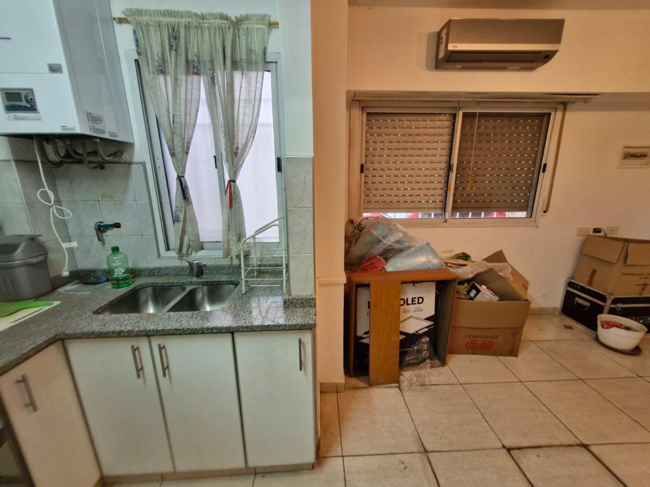 Foto de DEPARTAMENTO EN VENTA DE 3 AMBIENTES CON PATIO, EN EL CENTRO DE, imagen 5