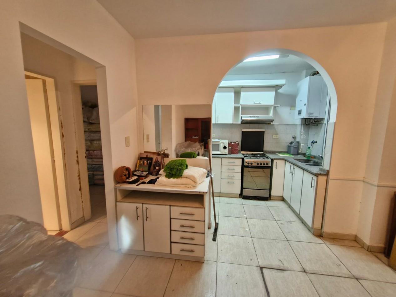 Foto de DEPARTAMENTO EN VENTA DE 3 AMBIENTES CON PATIO, EN EL CENTRO DE, imagen 2
