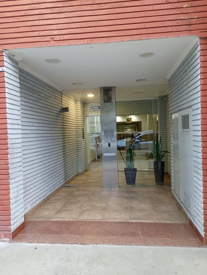 Foto de DEPARTAMENTO EN ALQUILER, 3 AMBIENTES Y BALCON. CENTRO DE AVELLANEDA, imagen 2