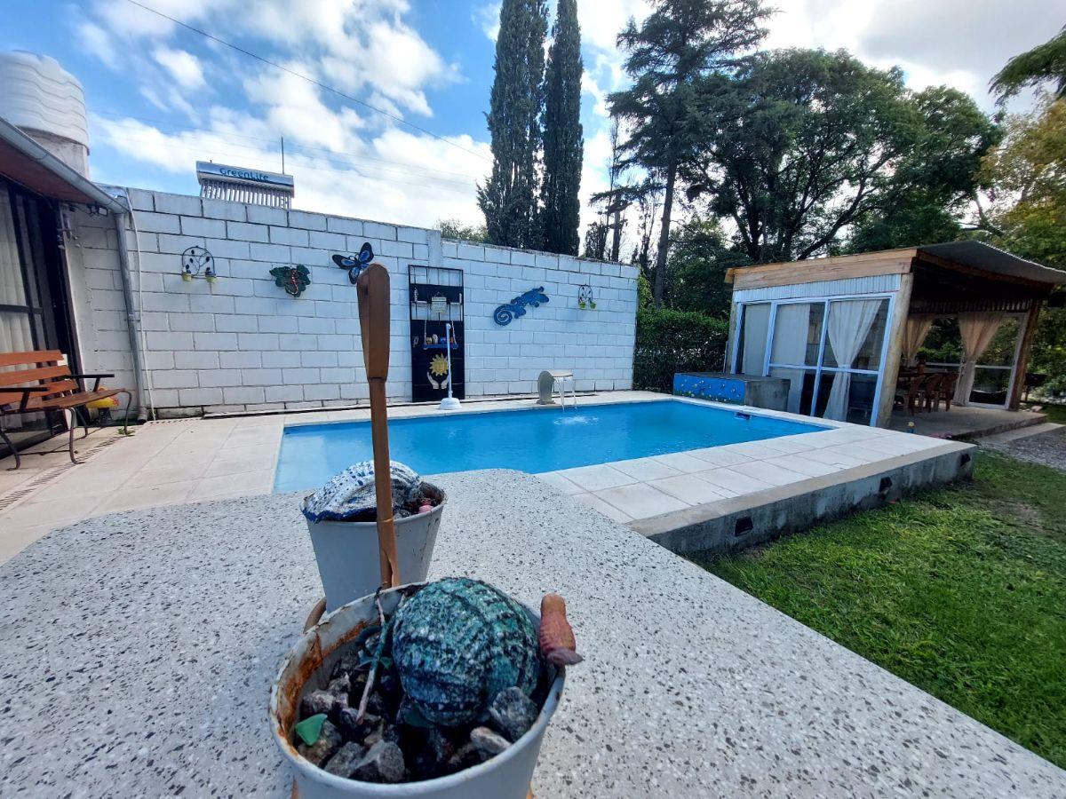Foto de CASA EN VENTA CON SALIDA AL RÍO Y PISCINA COMPLETA EN SANTA MARÍA DE, imagen 1