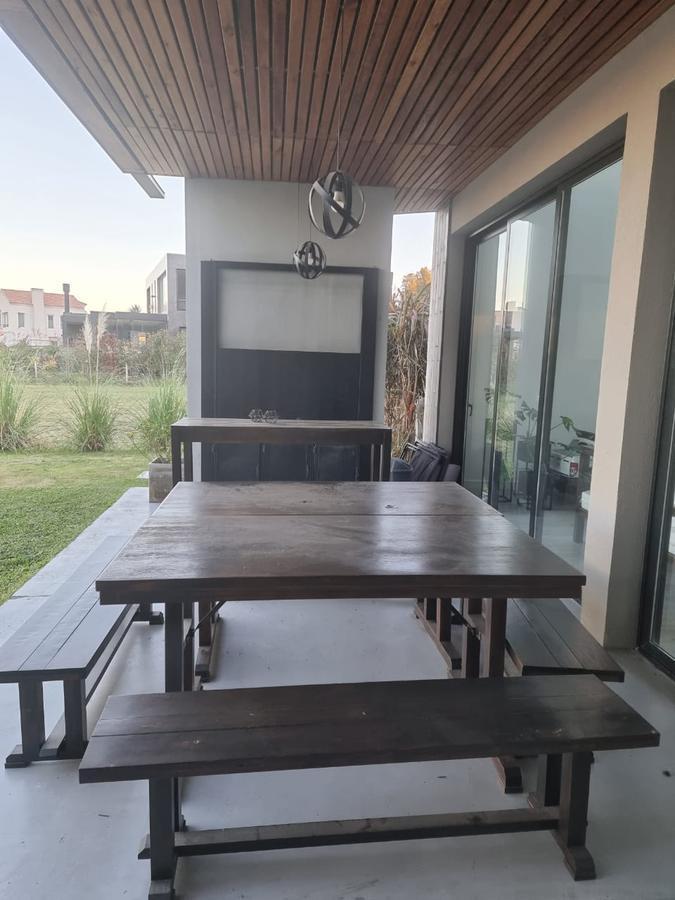 Espectacular casa con vista a la laguna en Pilará | VCO Propiedades