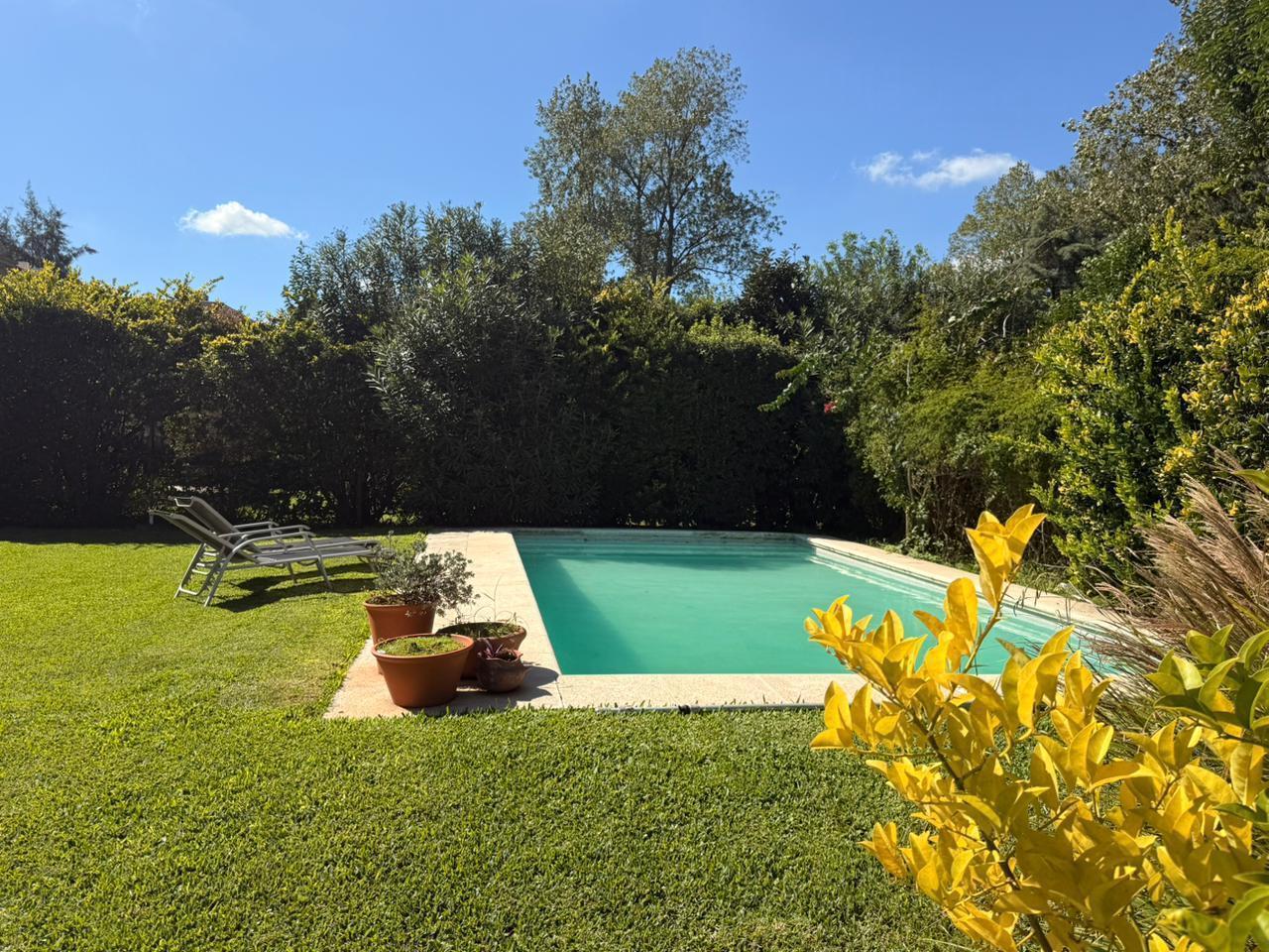 Foto de Casa en venta de 3 dormitorios + loft con entrada independiente en el, imagen 1