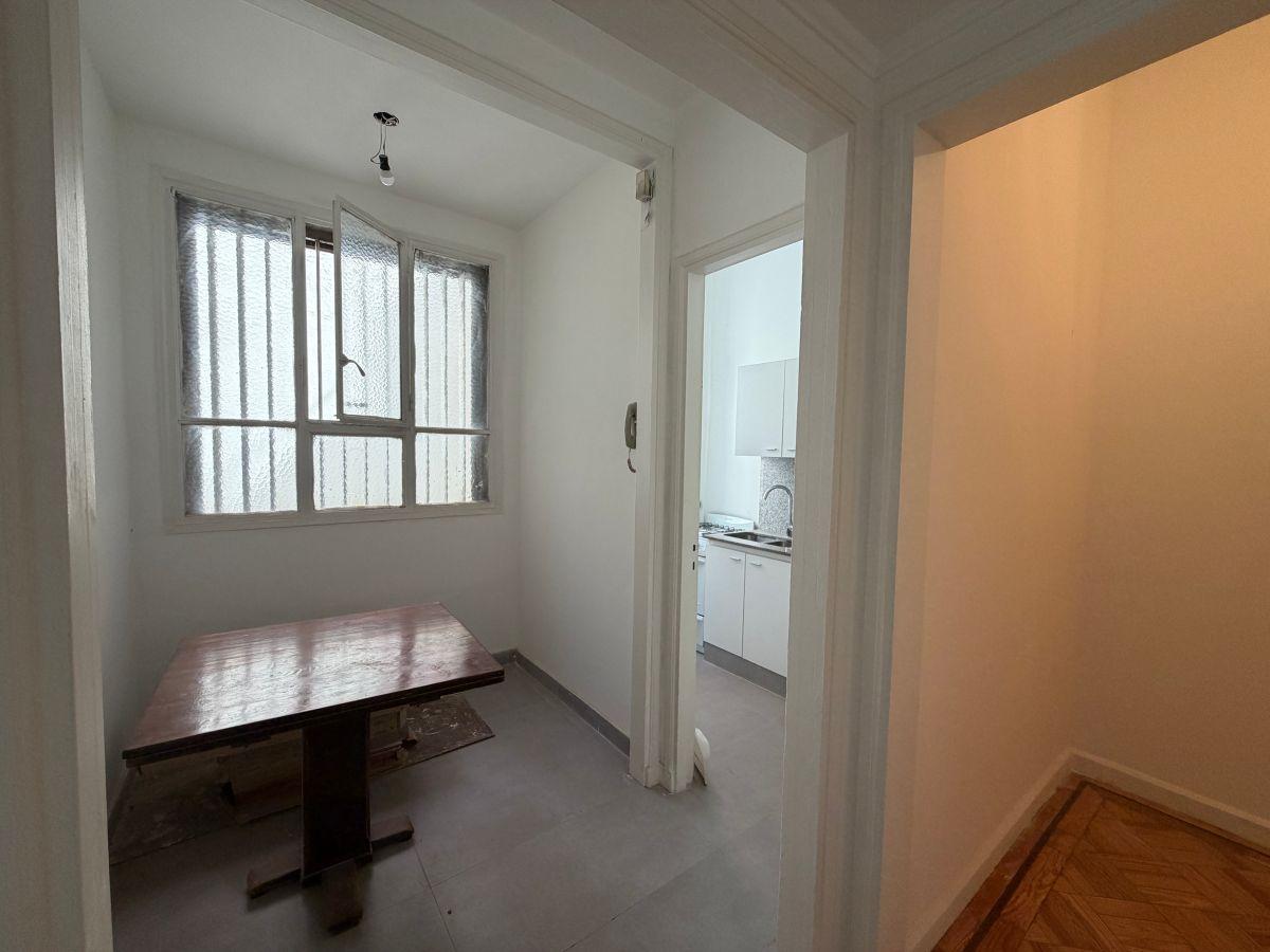 Foto de Venta Departamento de 65 m² con 2 dormitorios - Montserrat, imagen 3