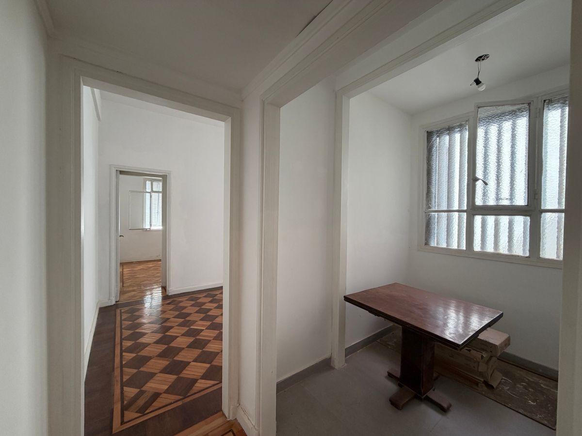 Foto de Venta Departamento de 65 m² con 2 dormitorios - Montserrat, imagen 2