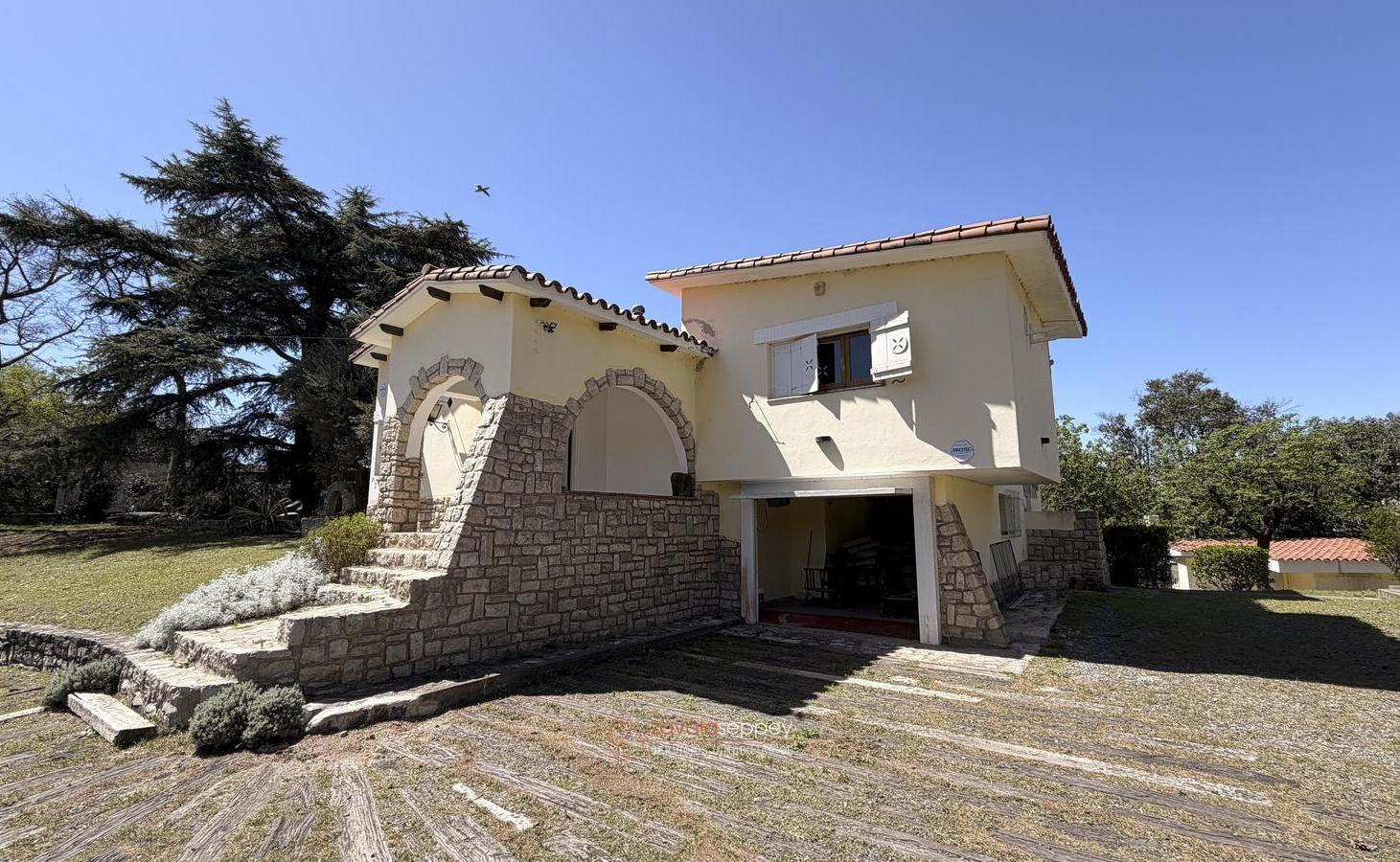 Foto de HERMOSA PROPIEDAD EN RIO CEBALLOS -1.700 M² - PILETA, imagen 1