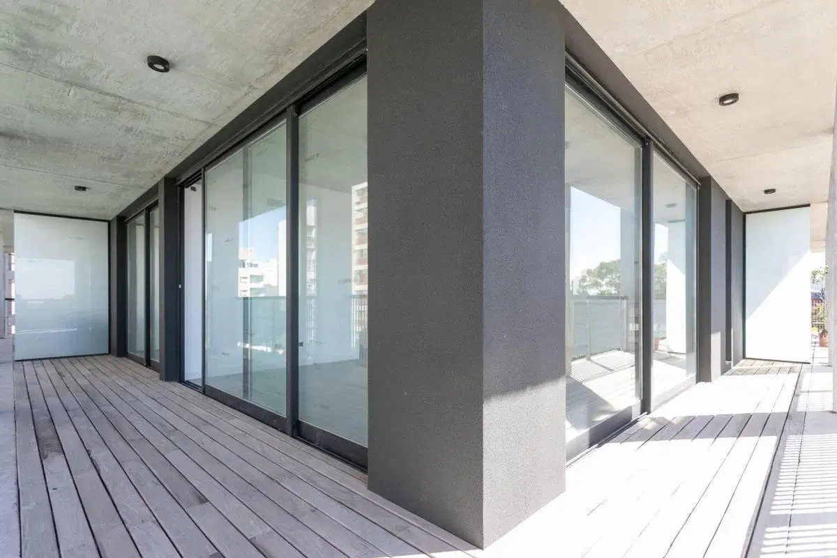 VENTA Depto. 2 Amb EN ESQUINA CON DOBLE BALCON C/Cochera Edificio Domus Olivos 4