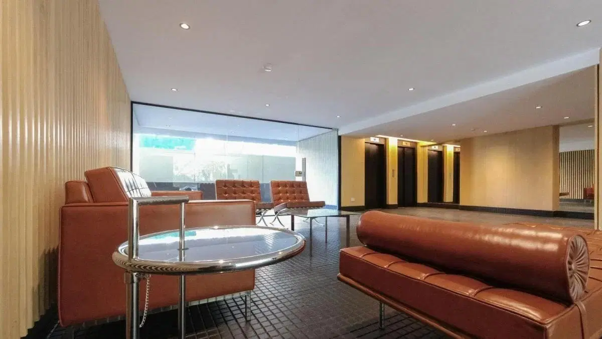 VENTA Depto. 2 Amb EN ESQUINA CON DOBLE BALCON C/Cochera Edificio Domus Olivos 3