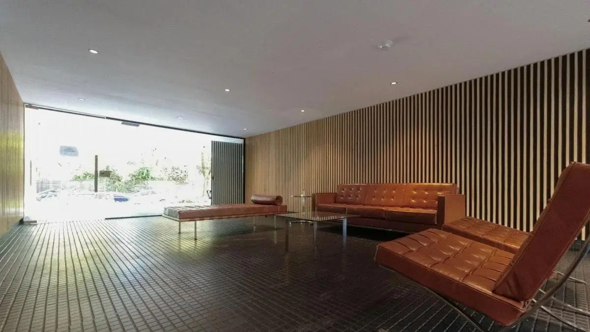 VENTA Depto. 2 Amb EN ESQUINA CON DOBLE BALCON C/Cochera Edificio Domus Olivos 2