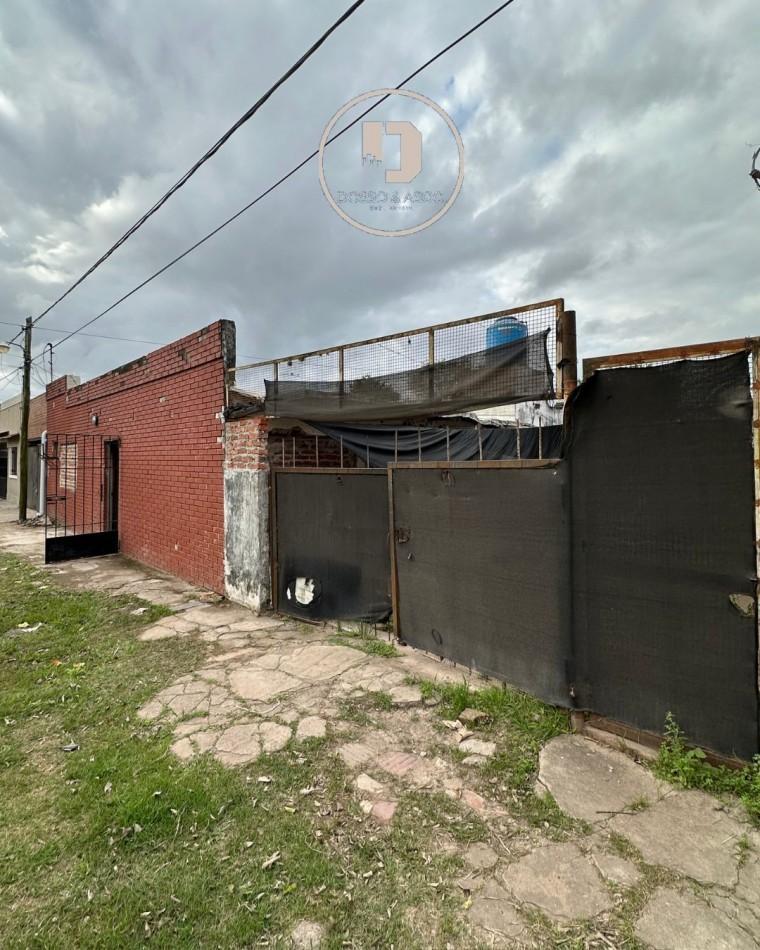 Foto de VENDE PROPIEDAD A RECICLAR — A metros del Regimiento Ejercito Argentino, imagen 2