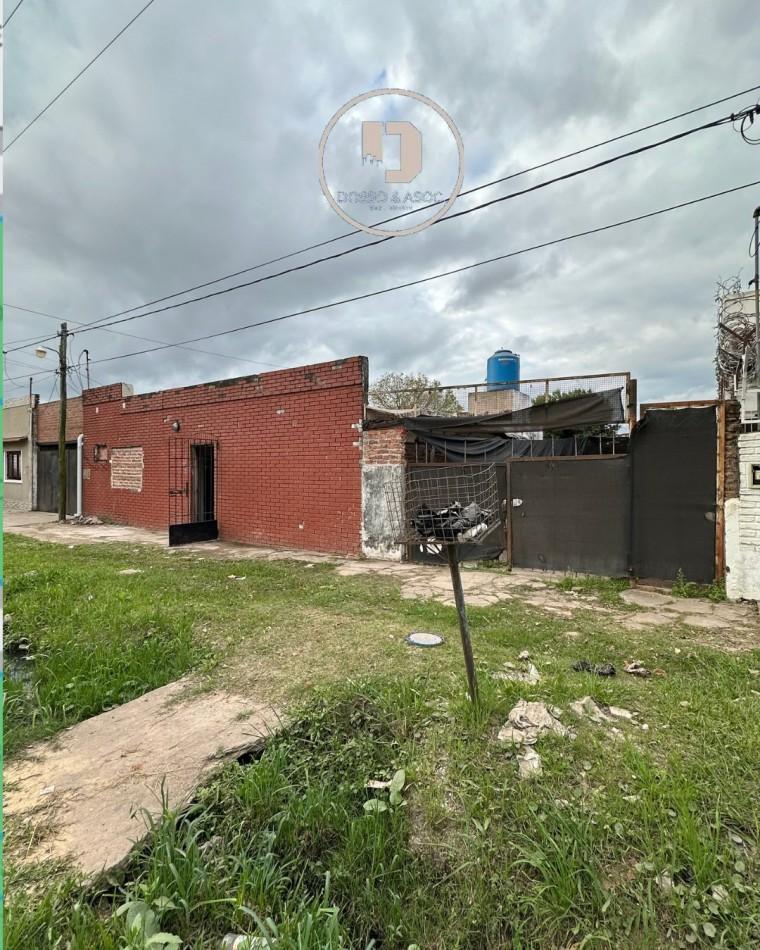 Foto de VENDE PROPIEDAD A RECICLAR — A metros del Regimiento Ejercito Argentino, imagen 1