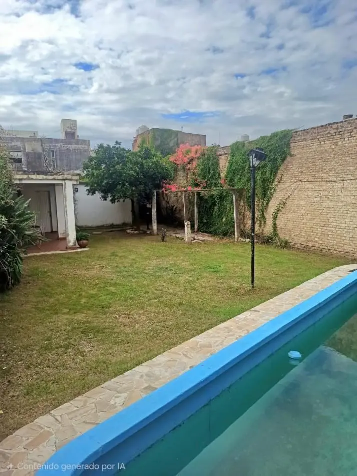 Casa 2 Dormitorios + Cochera + Patio c/ Pileta | Alto Alberdi 8