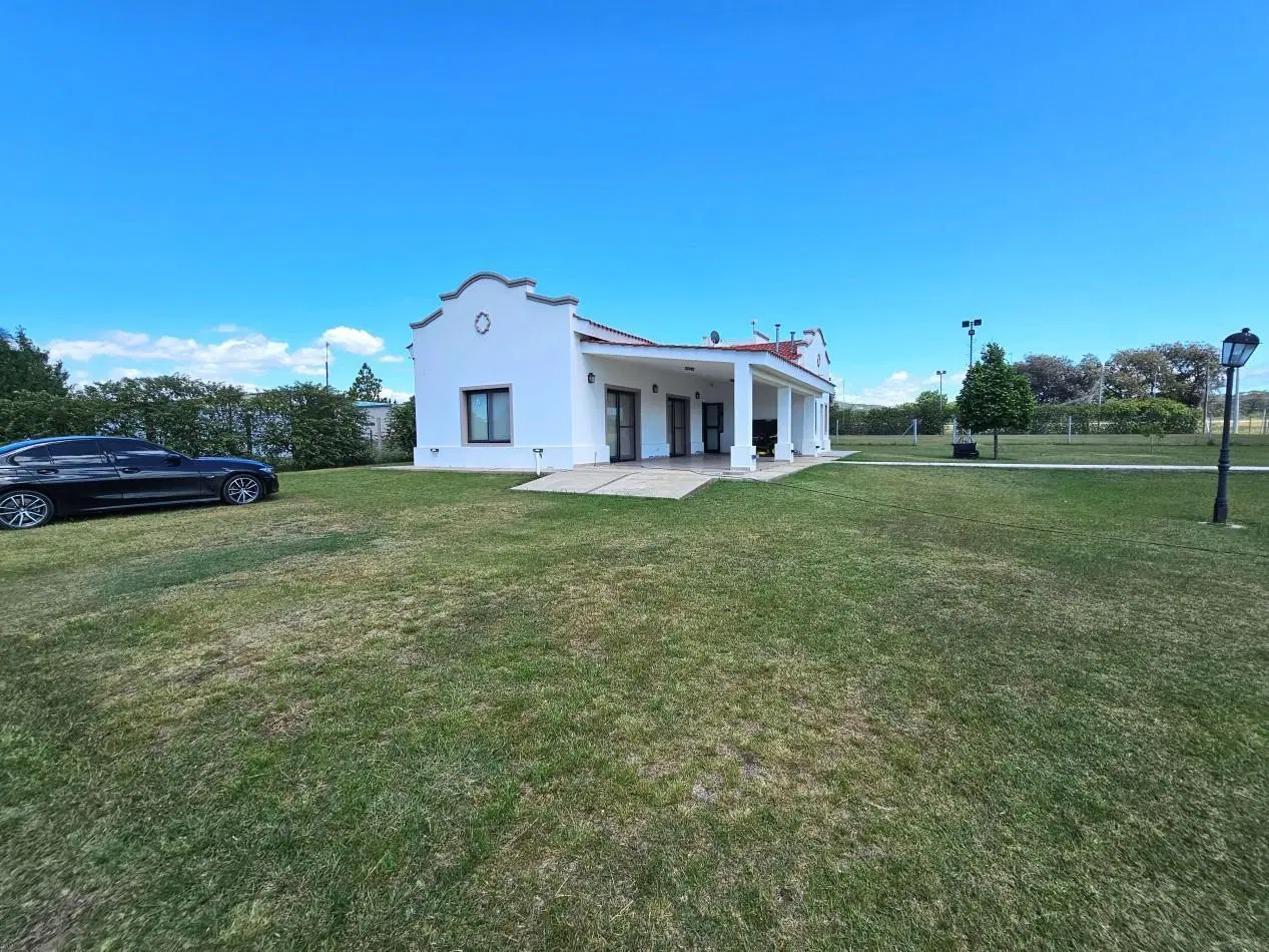 Estacion del Carmen | 4.500 m² + pileta climatizada + cancha propia 5
