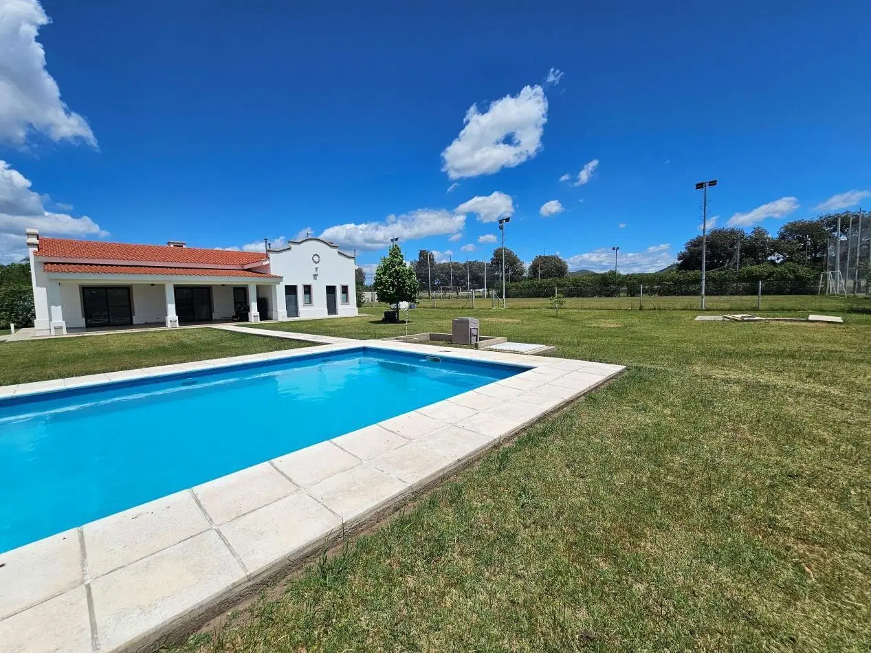 Estacion del Carmen | 4.500 m² + pileta climatizada + cancha propia 3