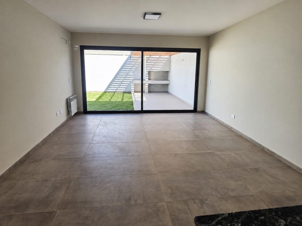 Foto de CASA A ESTRENAR 2 DORM / EN PLANTA BAJA / CON SUITE Y GALERIA/ SAN, imagen 4