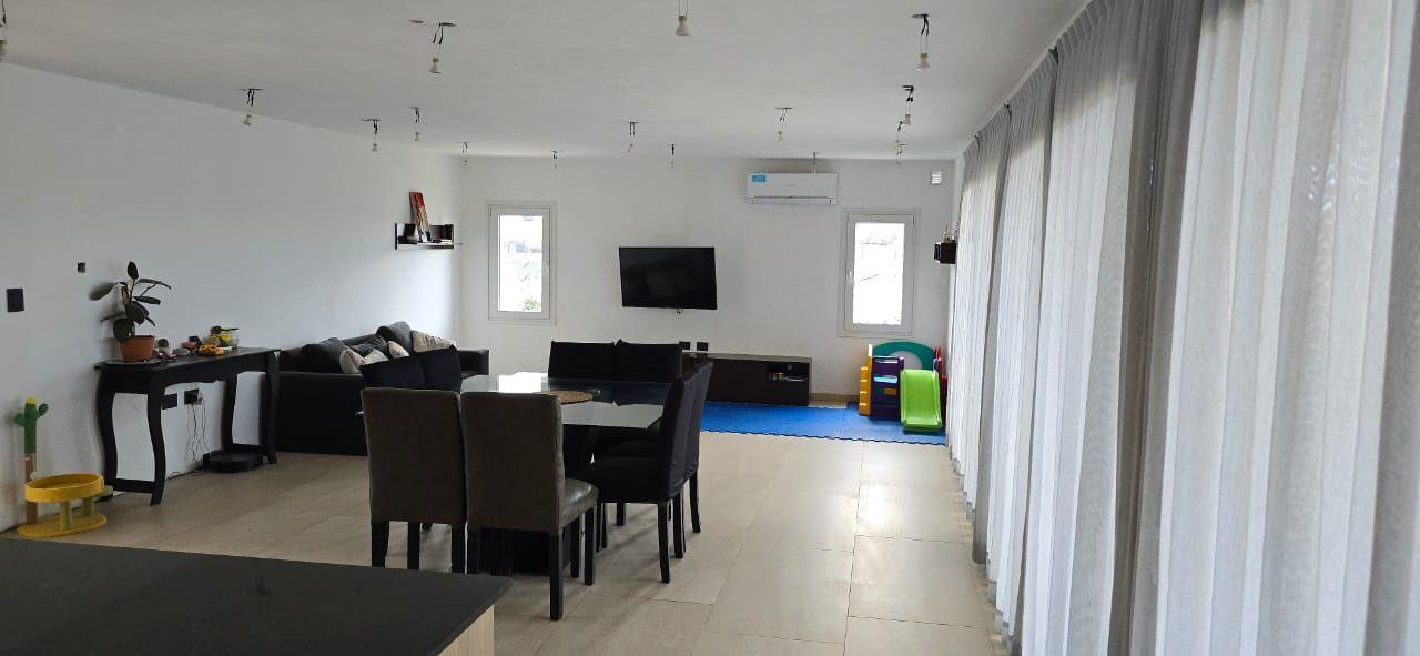 Foto de Vendo Casa B/Privado Plottier 390m2, imagen 4