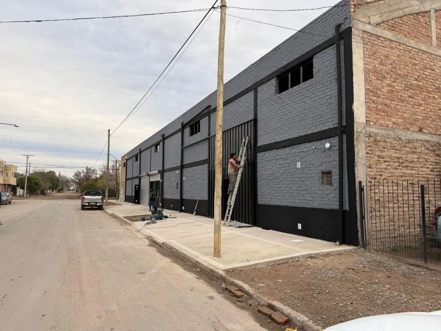 Alquilio Galpón 600m2 Centenario 8