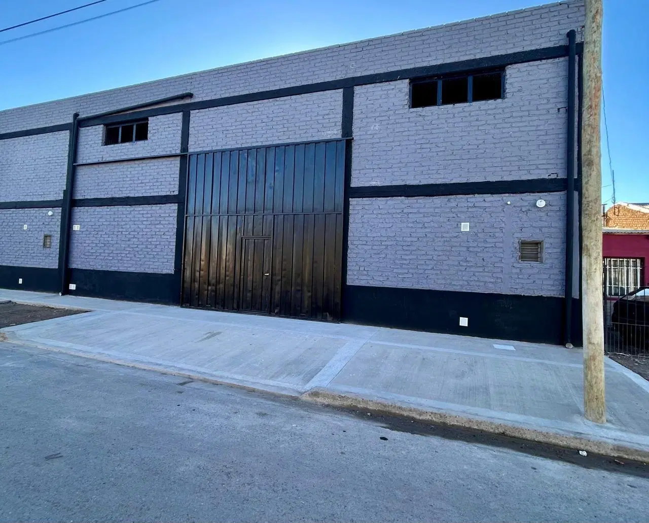 Alquilio Galpón 600m2 Centenario 5