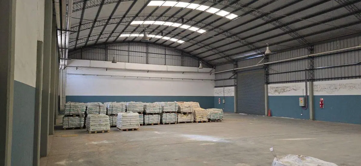 Alquilo Galpones 1200 Y 600m2 5