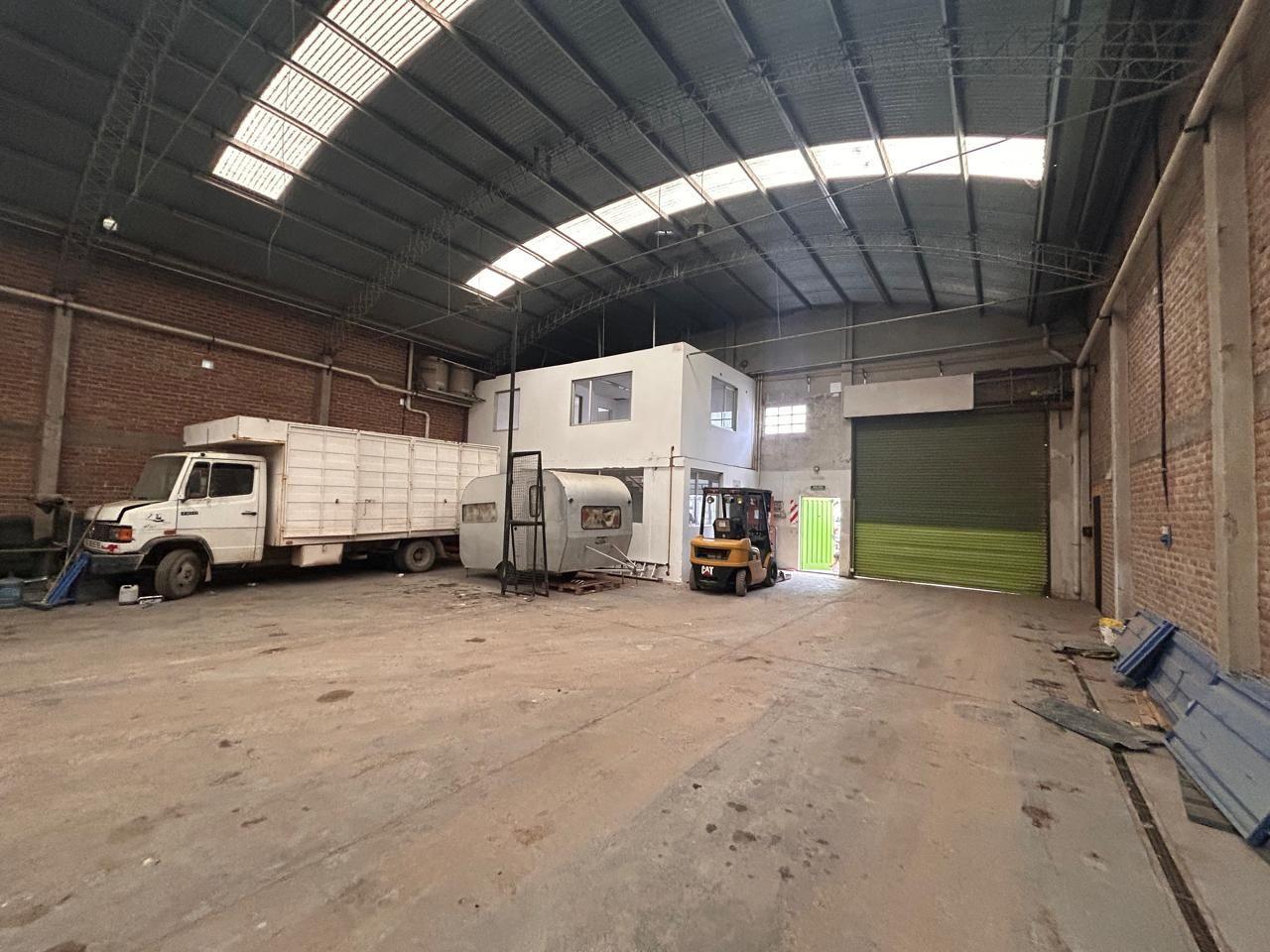 Foto de Alquilo Galpón 600m2 Centenario, imagen 1