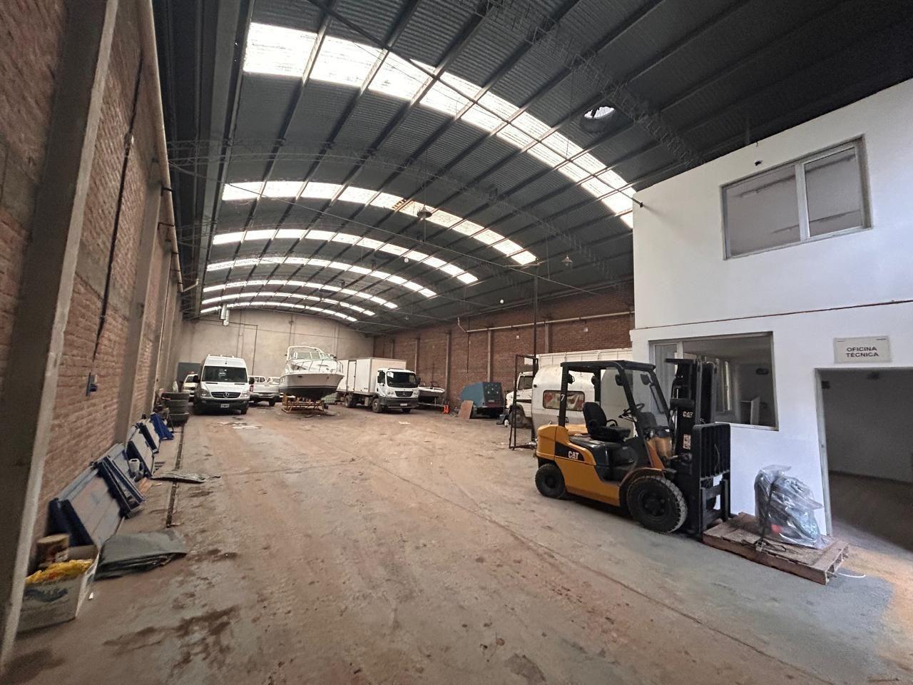 Foto de Alquilo Galpón 600m2 Centenario, imagen 4