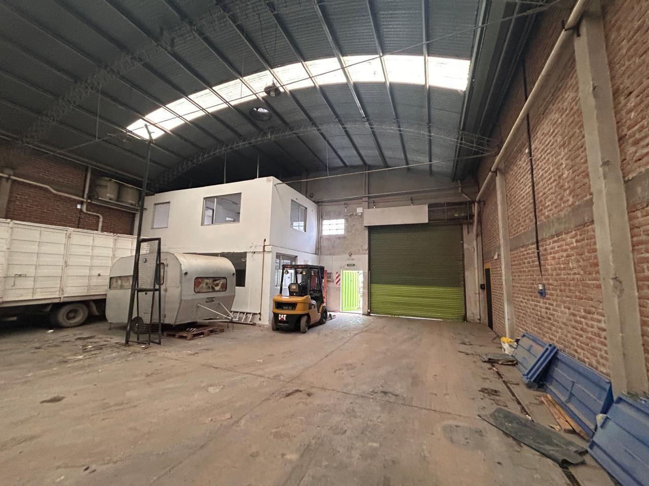 Foto de Alquilo Galpón 600m2 Centenario, imagen 2