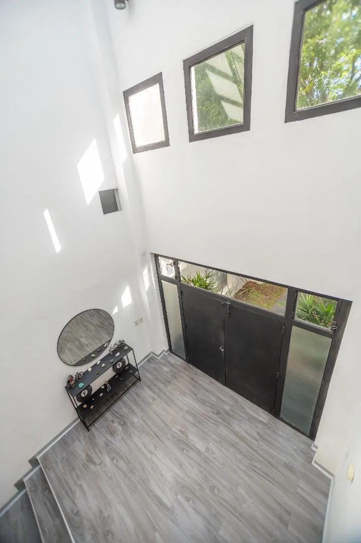 Casa moderna con jardín, piscina y cochera – Lomas de Núñez 3