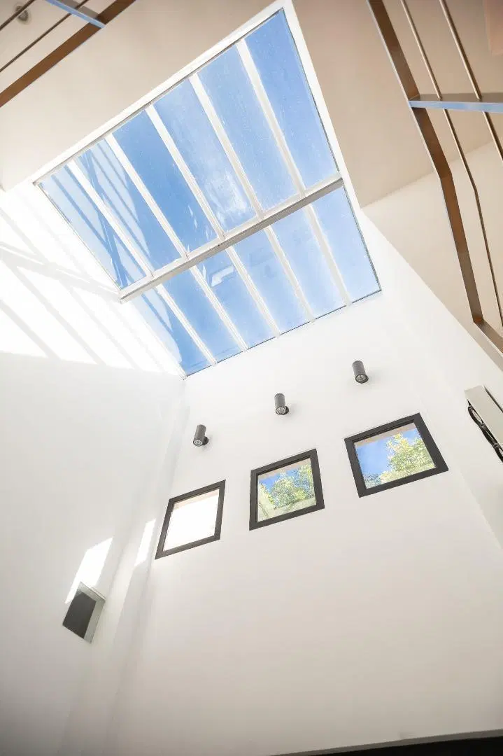 Casa moderna con jardín, piscina y cochera – Lomas de Núñez 5