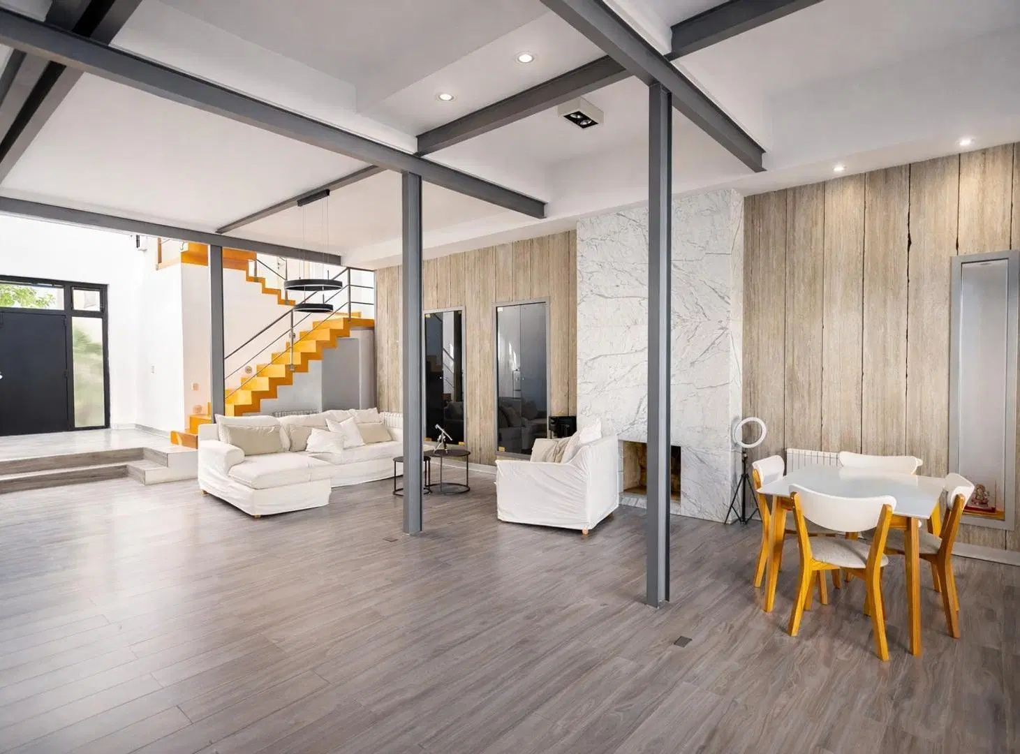 Casa moderna con jardín, piscina y cochera – Lomas de Núñez 4