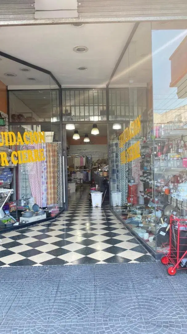 Local en alquiler- Flores 3