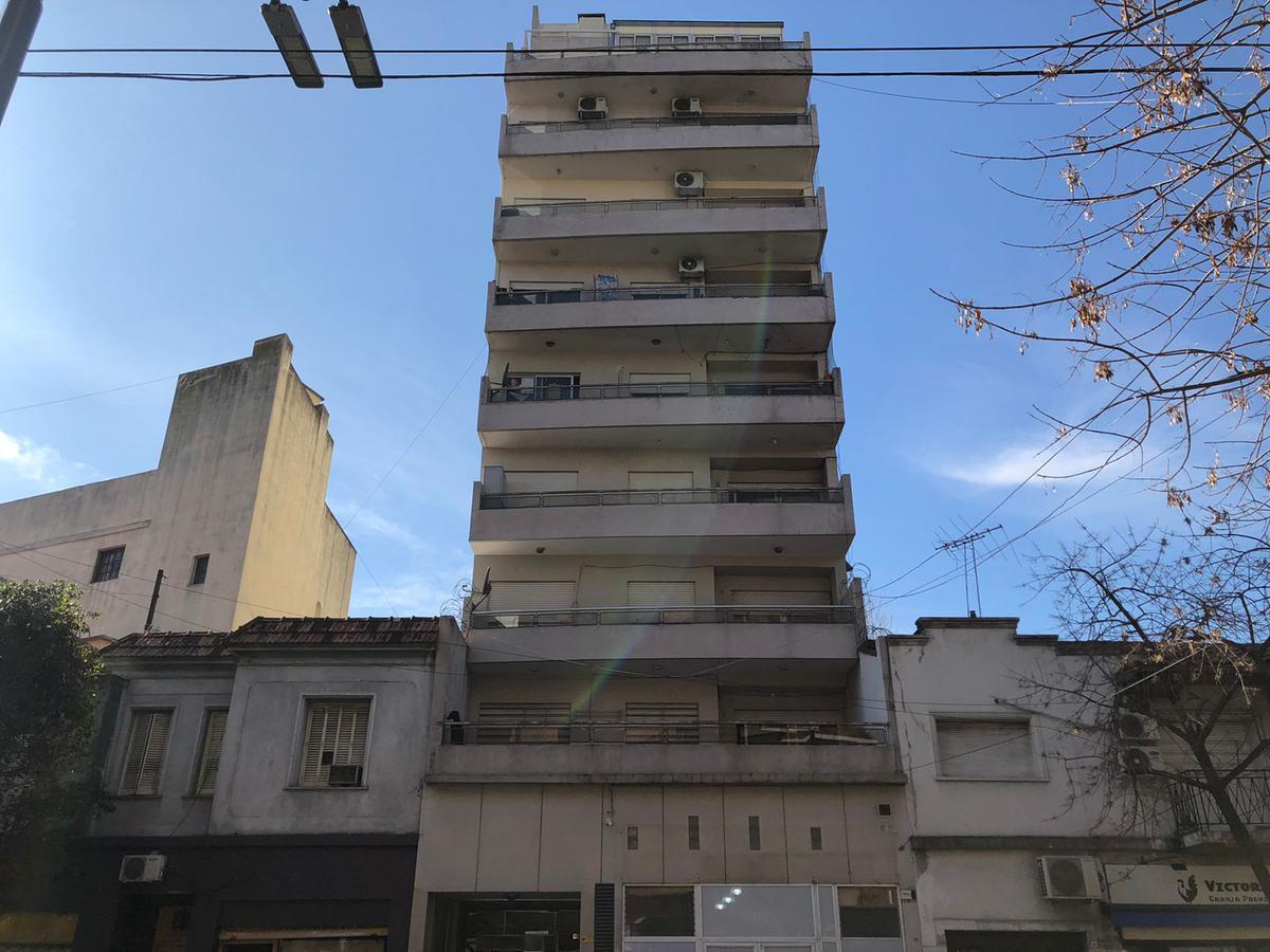Muy Amplio y Luminoso Departamento de 2 Dorm.. Piso Alto en Floresta. Oportunidad! 1