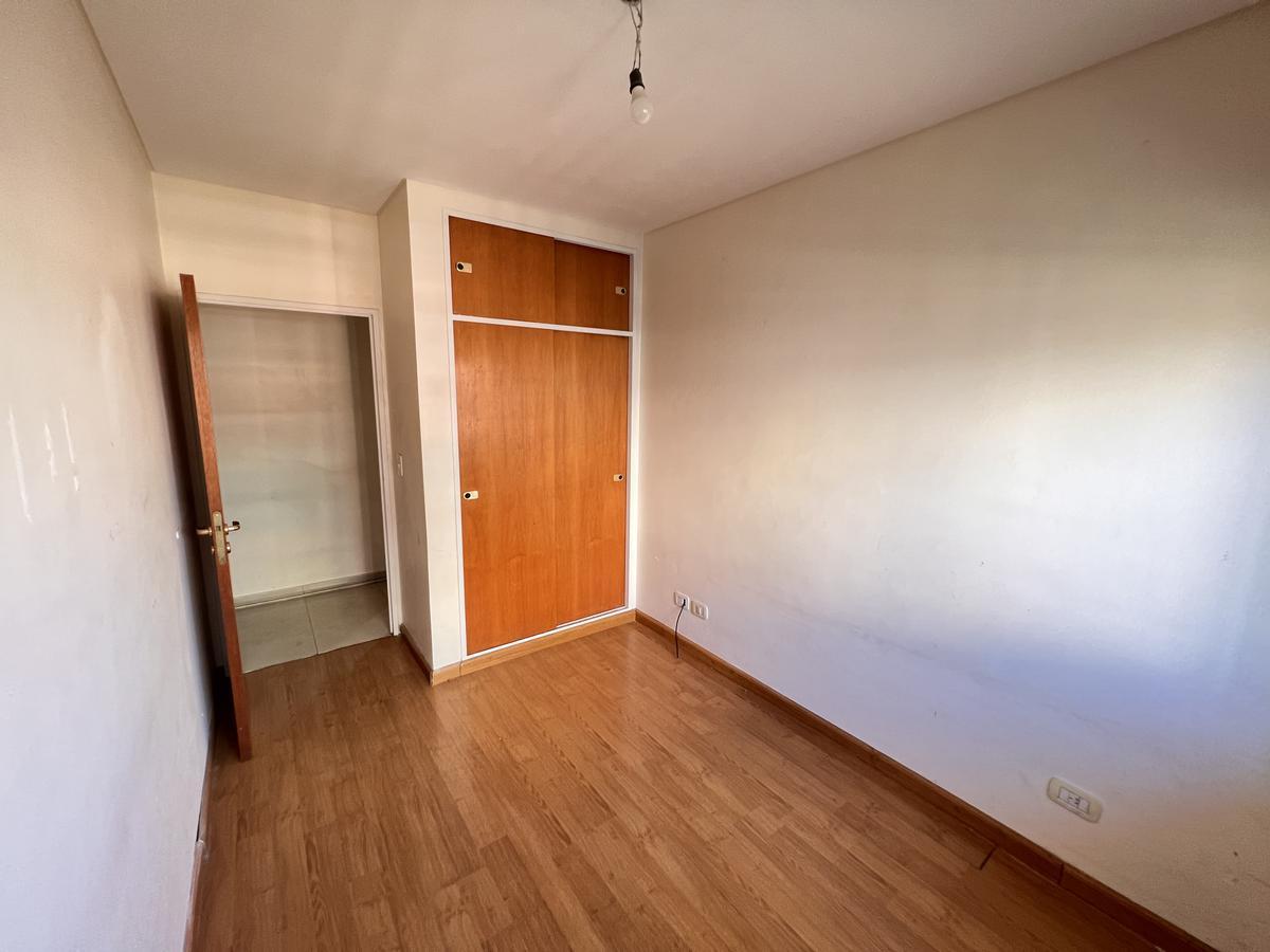 Muy Amplio y Luminoso Departamento de 2 Dorm.. Piso Alto en Floresta. Oportunidad! 2