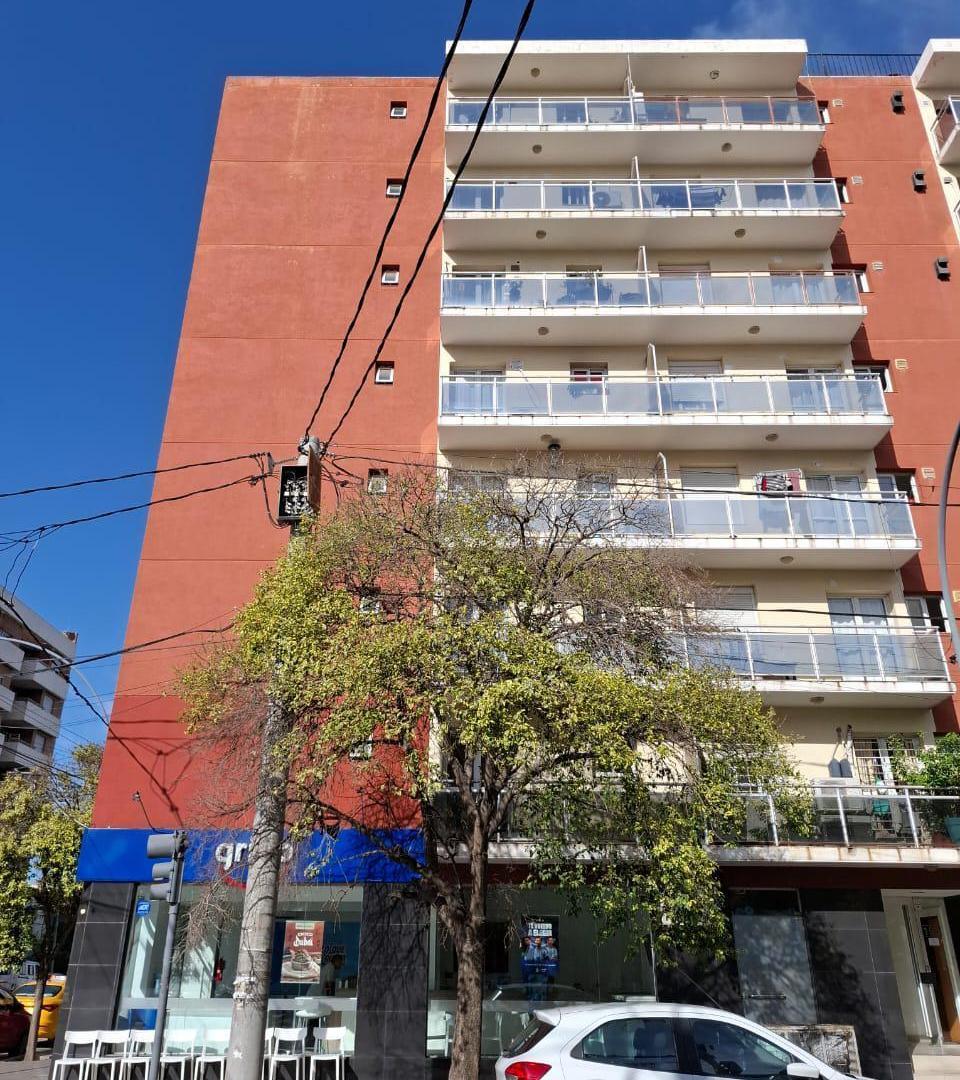 VENDO DEPARTAMENTO 1 DORMITORIO EXTERNO CON BALCON - LUMINOS - Desocupado, con escritura - IMPECABLE