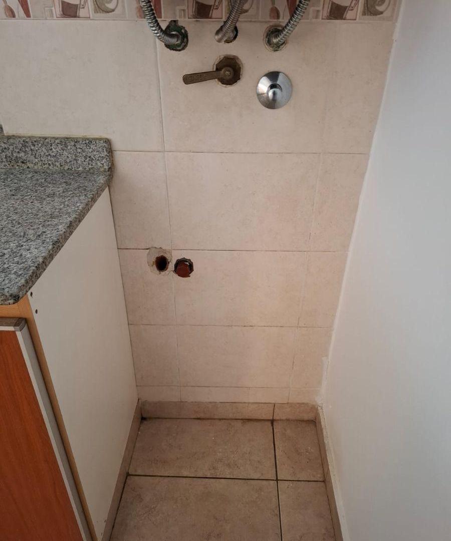 Foto de ALQUILO 1 DORMITORIO ,GRAN LIVIN COMEDOR c/PATIO: NO MASCOTA - Externo, imagen 2