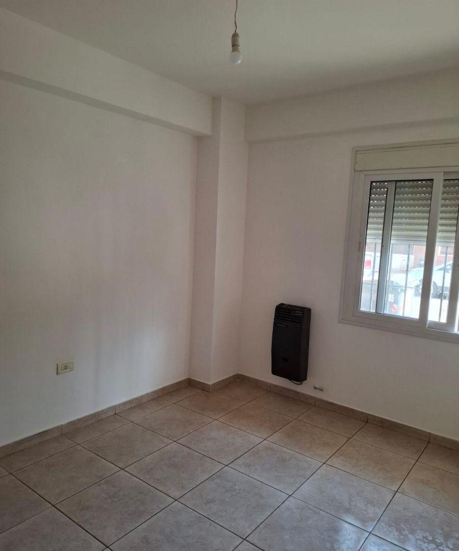 Foto de ALQUILO 1 DORMITORIO ,GRAN LIVIN COMEDOR c/PATIO: NO MASCOTA - Externo, imagen 2