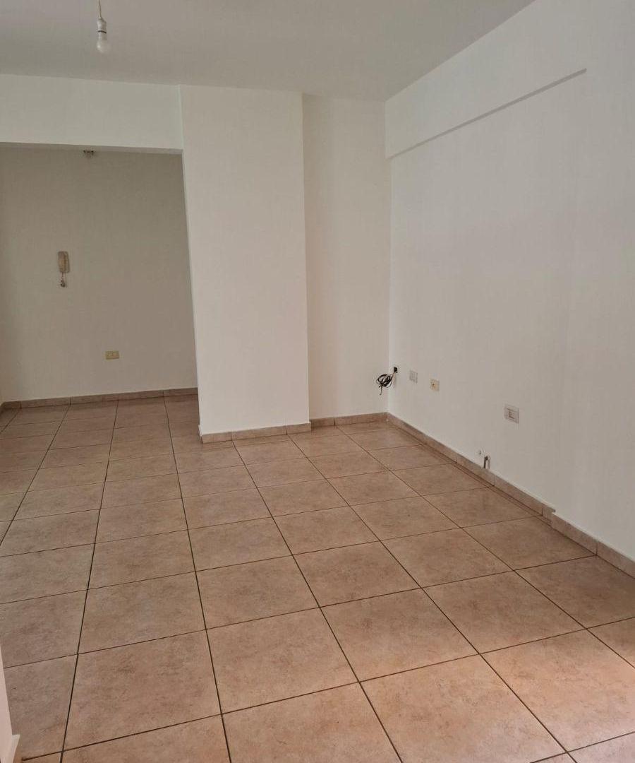 Foto de ALQUILO 1 DORMITORIO ,GRAN LIVIN COMEDOR c/PATIO: NO MASCOTA - Externo, imagen 1