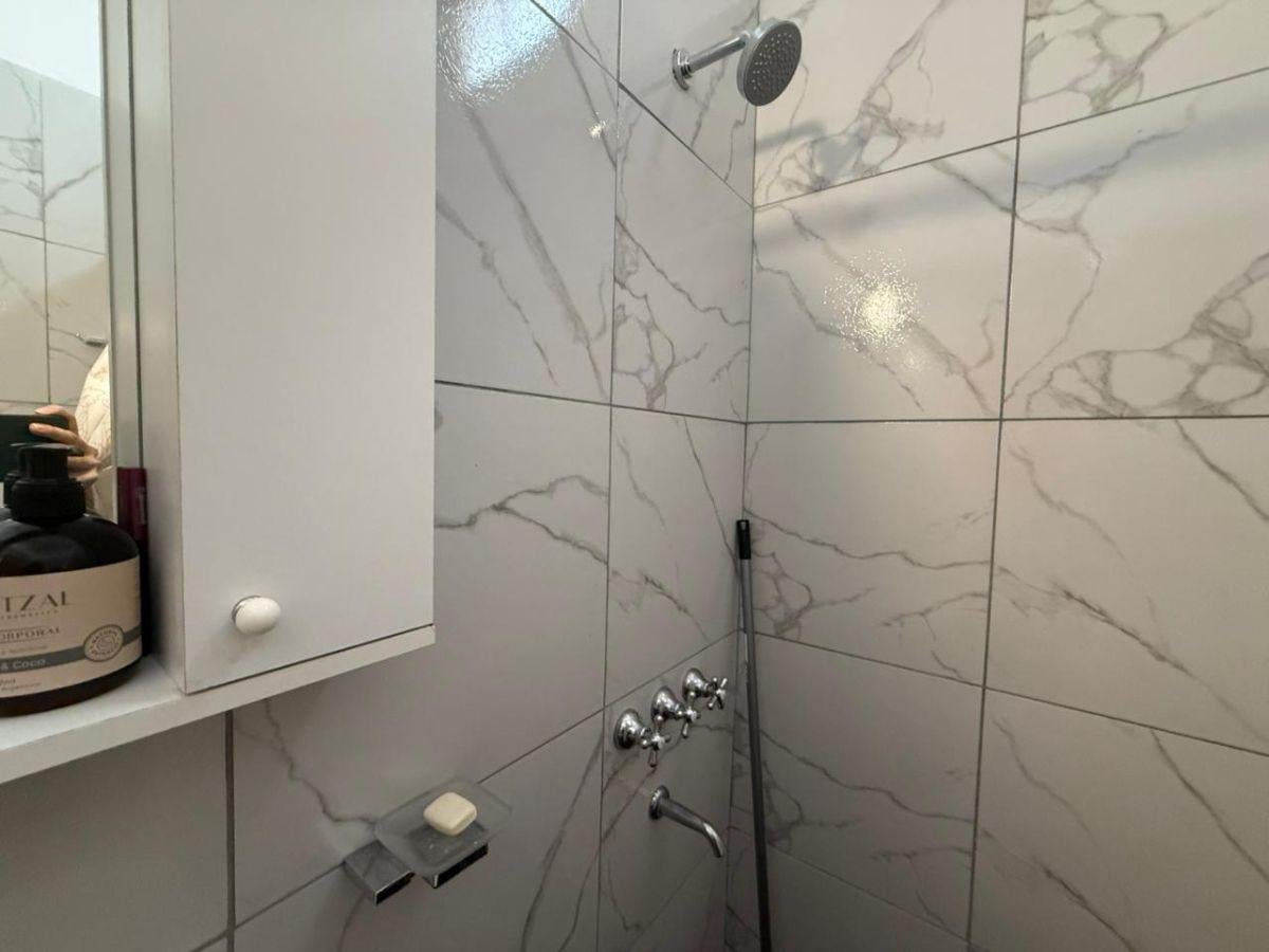 Foto de VENDO CASA 2 DORMITORIO, CON PATIO, ACEPTAN MASCOTAS, SIN EXPENSAS, AV, imagen 4