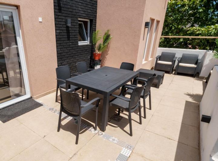 CASA 4 AMBIENTES CON COCHERA Y TERRAZA ZONA PASEO ALDREY 5