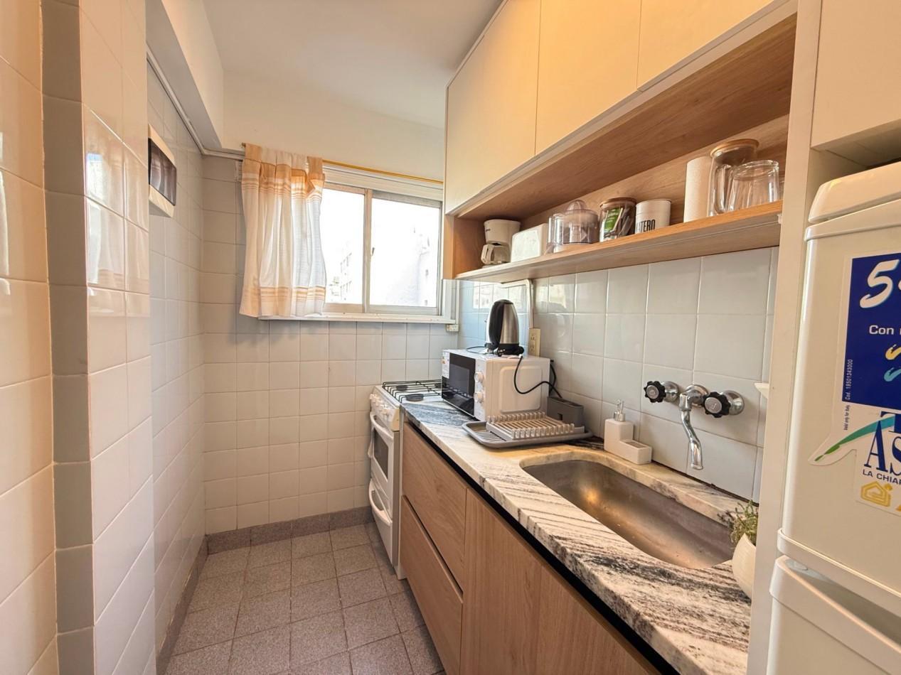 Foto de Monoambiente a la calle con balcon saliente en venta, imagen 2
