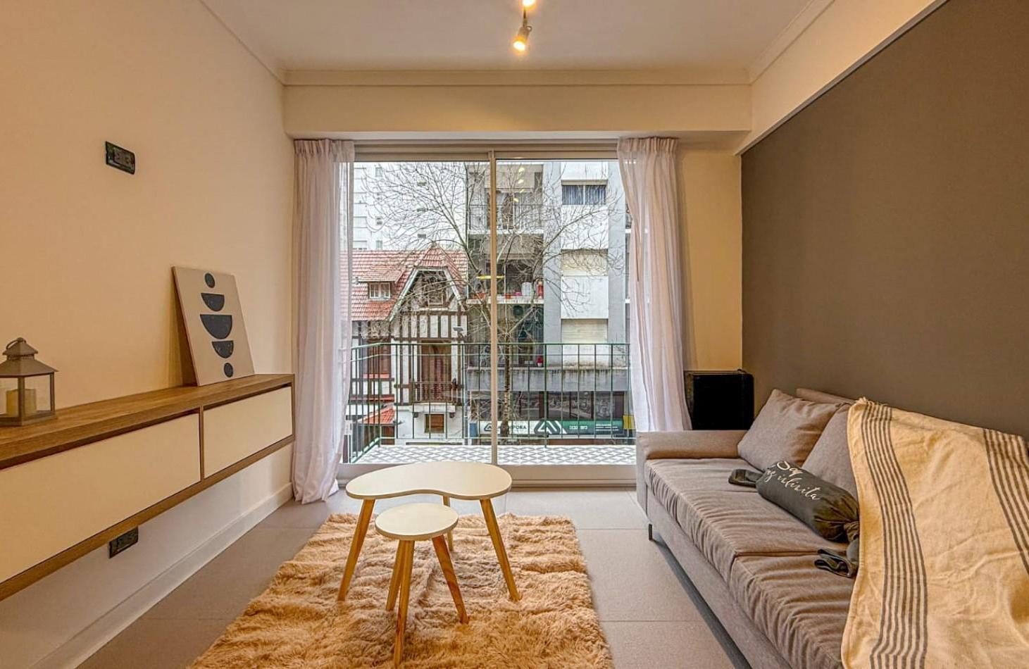 Foto de Departamento 2 ambientes con dependencia y balcon a la calle en venta, imagen 3