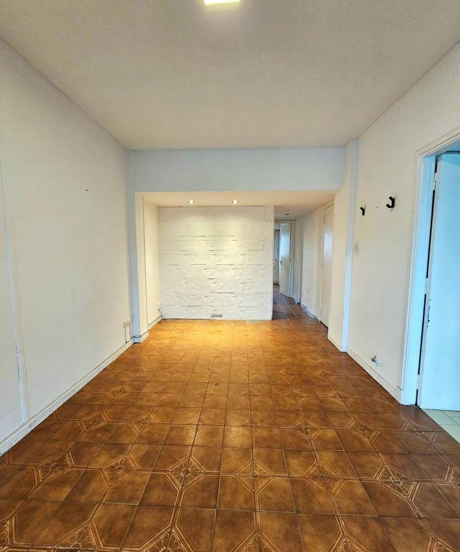 Foto de DEPARTAMENTO 2 AMBIENTES CON BALCON AL FRENTE EN VENTA ZONA LA PERLA, imagen 5