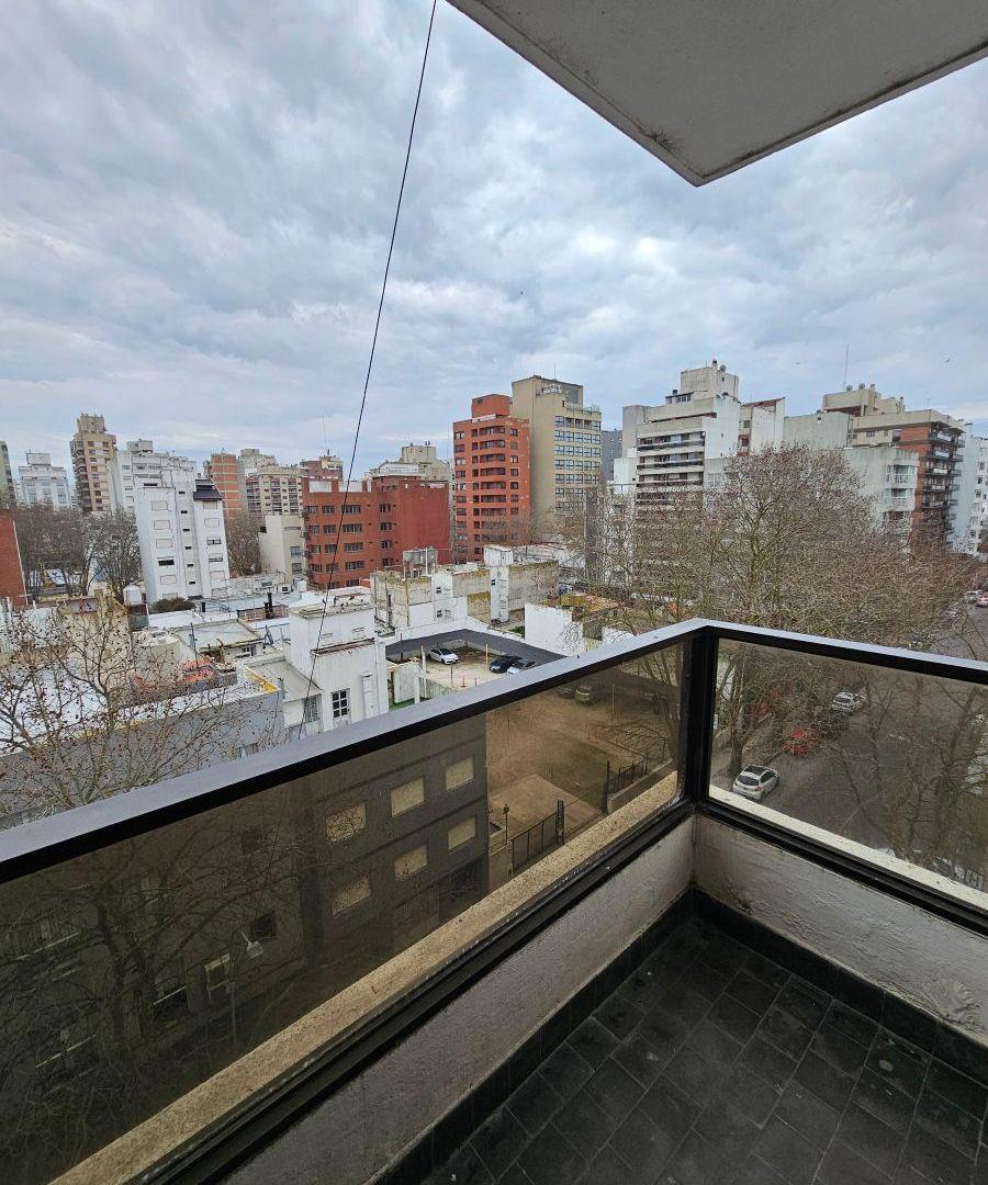 Foto de DEPARTAMENTO 2 AMBIENTES CON BALCON AL FRENTE EN VENTA ZONA LA PERLA, imagen 4