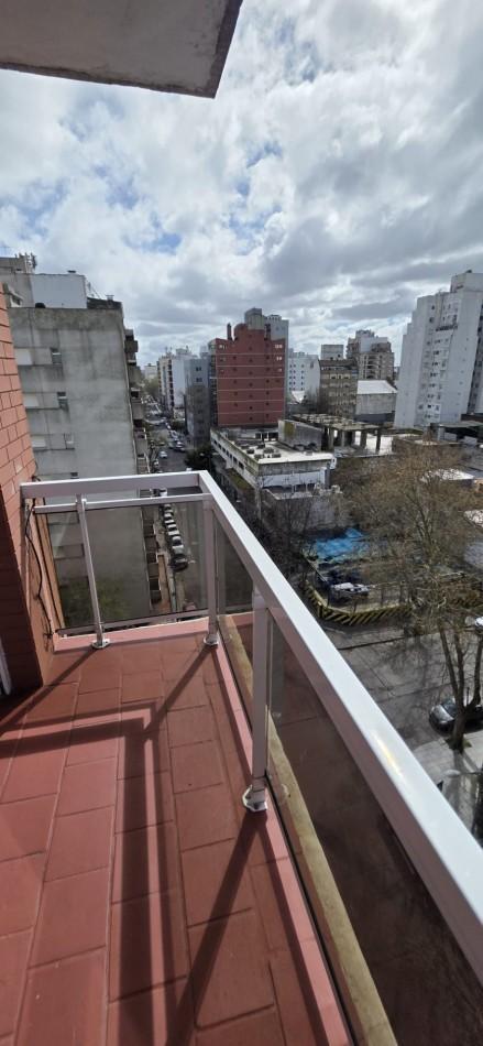Foto de Departamento 2 ambientes con dependencia y balcon saliente al frente, imagen 1