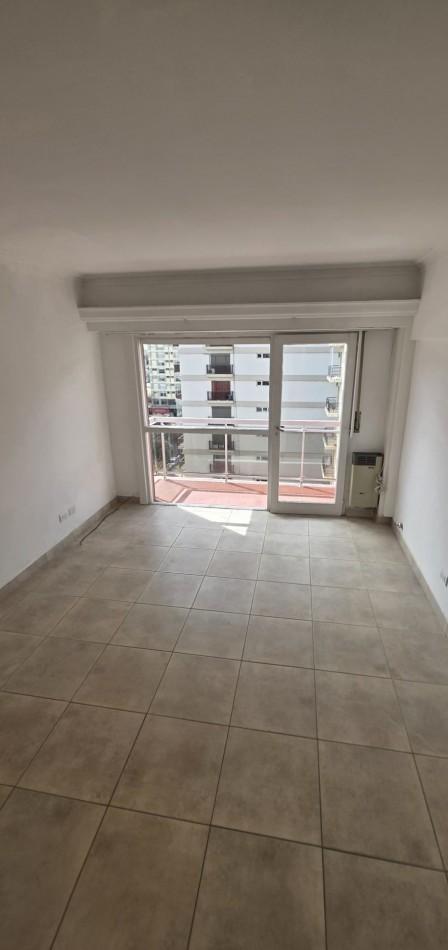 Foto de Departamento 2 ambientes con dependencia y balcon saliente al frente, imagen 4