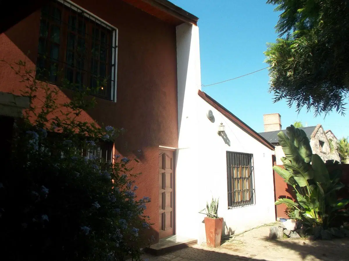 Casa de 4 dormitorios con pileta en Altos del Chateu 8